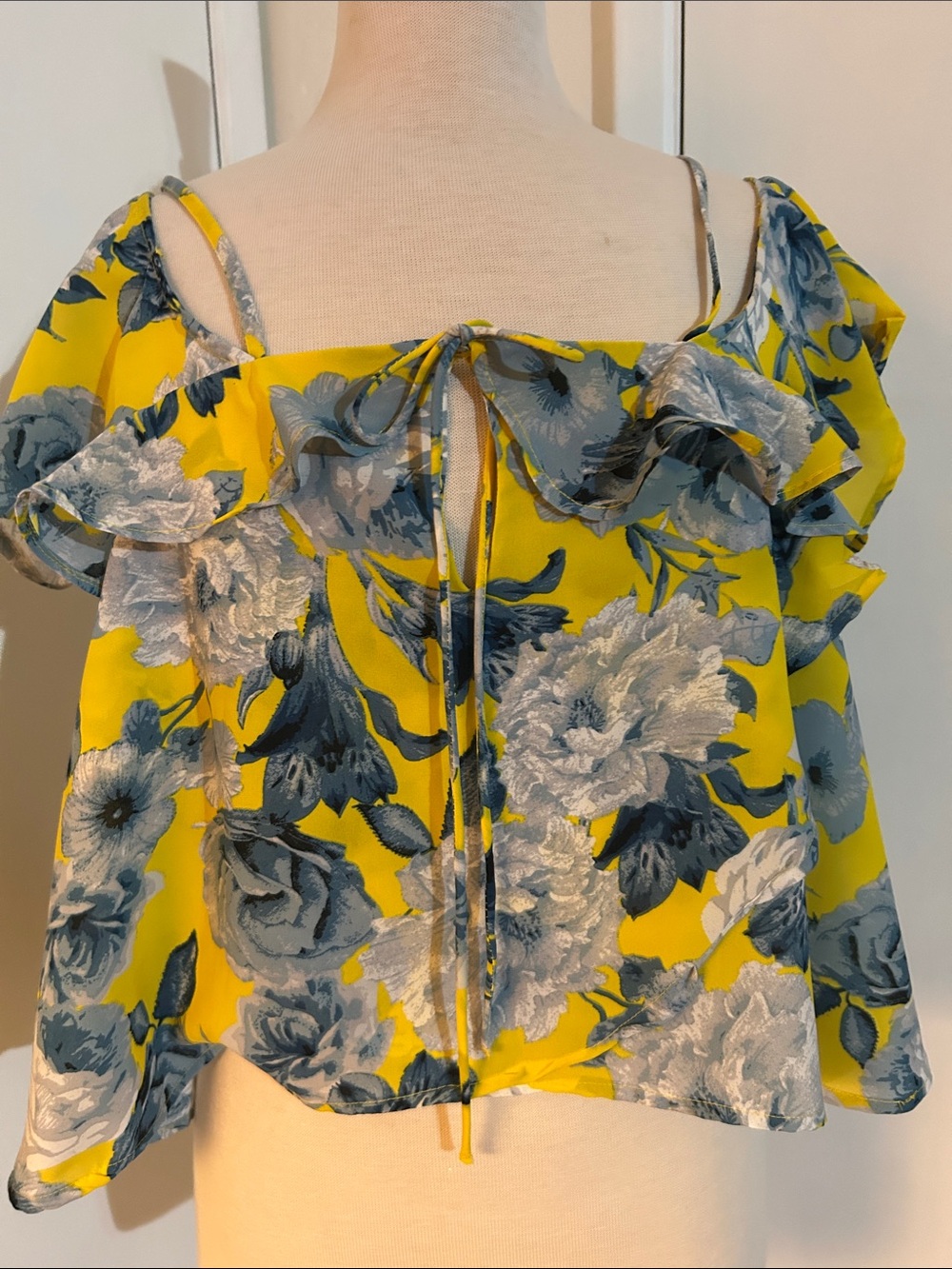 Source Unknown Yellow Floral Ruffle Cold-Shoulder Crop Top